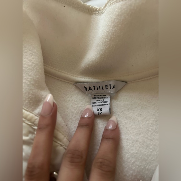 New Athleta Sherpa Snap Front Pullover in XS and White! Kangaroo pocket zipper - Picture 2 of 4